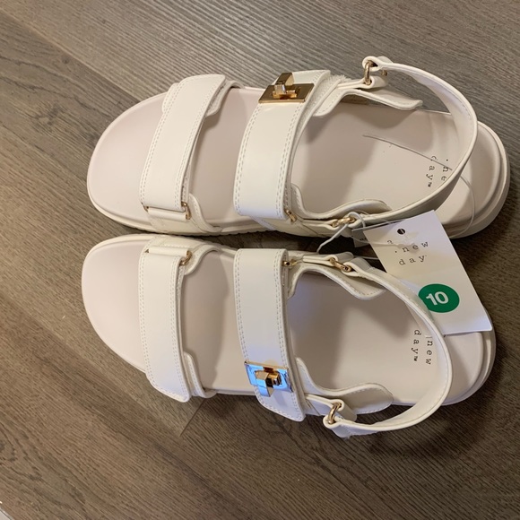 Women’s Dad Sandals - Picture 6 of 10